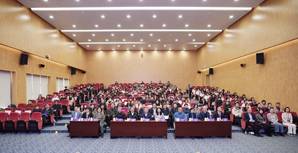 1766472295097008851.jpg 我校举办第八届“医药卫生体制改革与公共管理创新”论坛.jpg